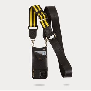 Bandolier SKYE
Crossbody Pebble Leather Bandolier in Yellow/Black/Gold
